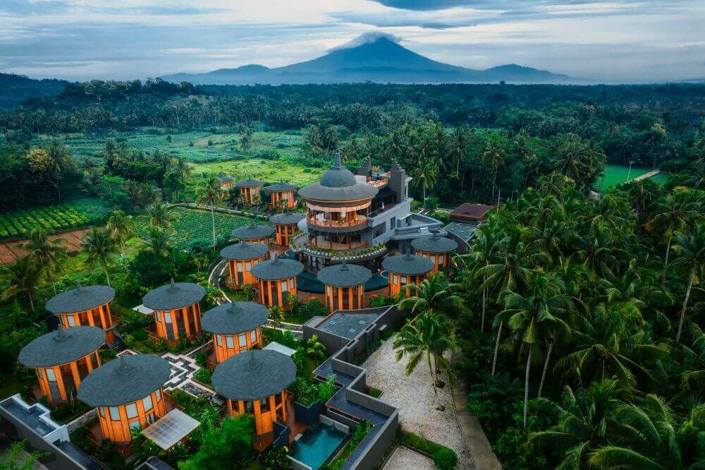 5 Resort Mewah di Jogja dengan View Merapi